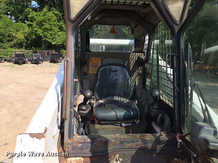 image for item EV1723 2008 Bobcat S330 skid steer loader