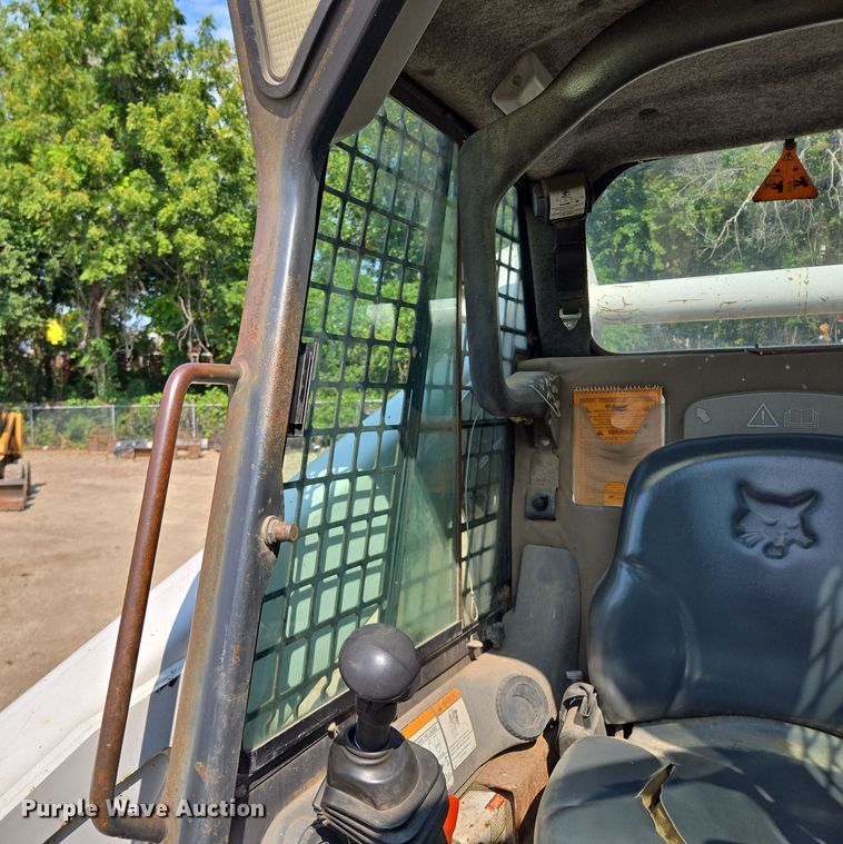 image for item EV1723 2008 Bobcat S330 skid steer loader