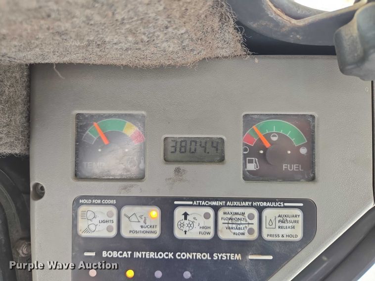 image for item EV1723 2008 Bobcat S330 skid steer loader