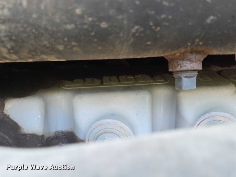 image for item EV1723 2008 Bobcat S330 skid steer loader