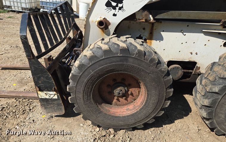 image for item EV1723 2008 Bobcat S330 skid steer loader