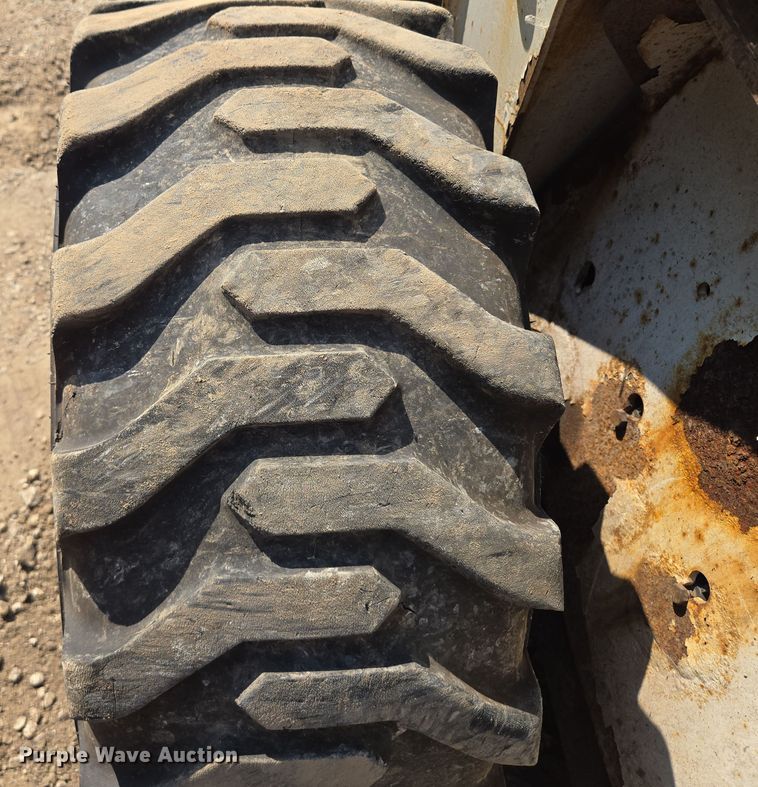 image for item EV1723 2008 Bobcat S330 skid steer loader