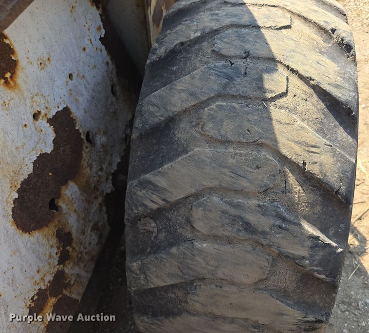 image for item EV1723 2008 Bobcat S330 skid steer loader