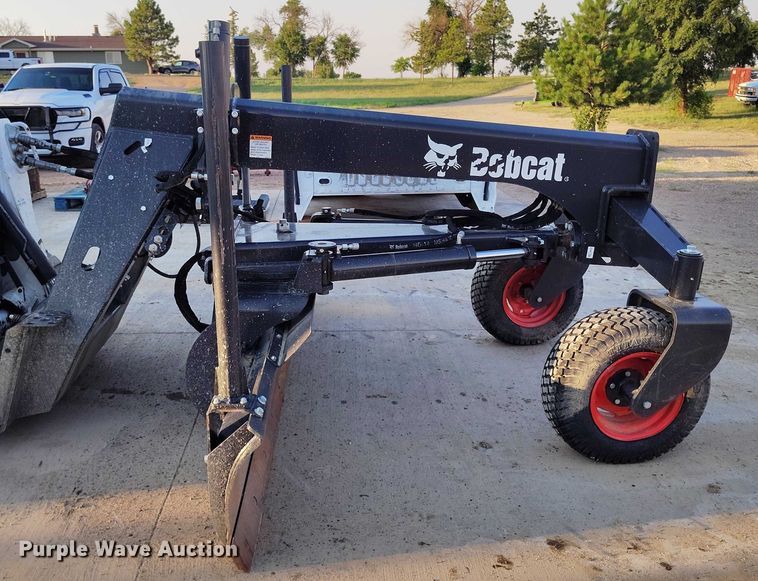 image for item IP9643 2023 Bobcat Grader 108 skid steer grader