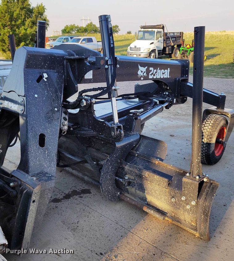 image for item IP9643 2023 Bobcat Grader 108 skid steer grader