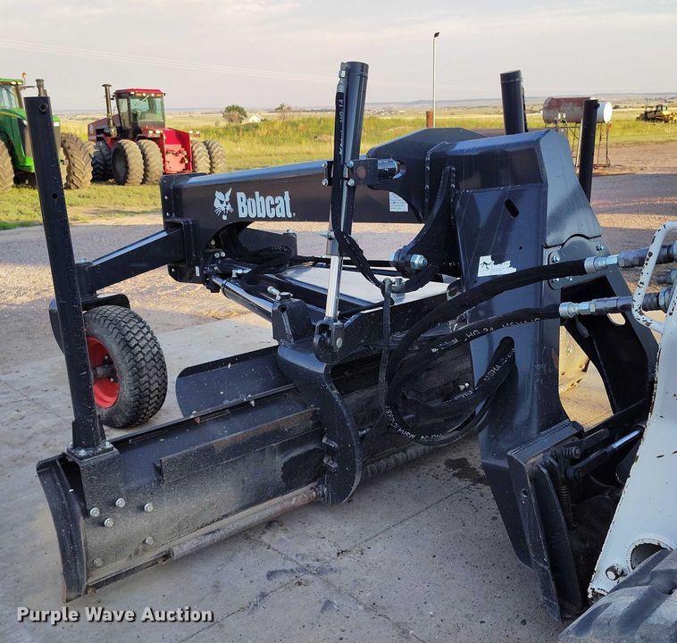 image for item IP9643 2023 Bobcat Grader 108 skid steer grader