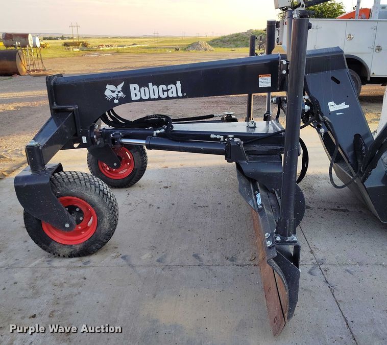 image for item IP9643 2023 Bobcat Grader 108 skid steer grader