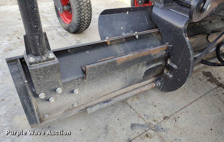 image for item IP9643 2023 Bobcat Grader 108 skid steer grader
