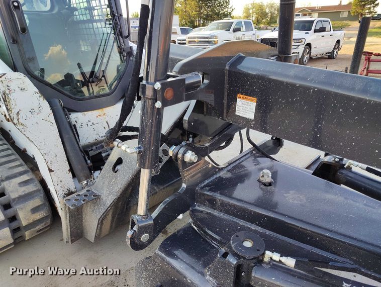 image for item IP9643 2023 Bobcat Grader 108 skid steer grader
