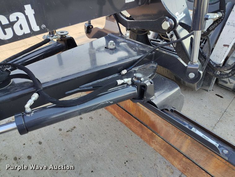 image for item IP9643 2023 Bobcat Grader 108 skid steer grader