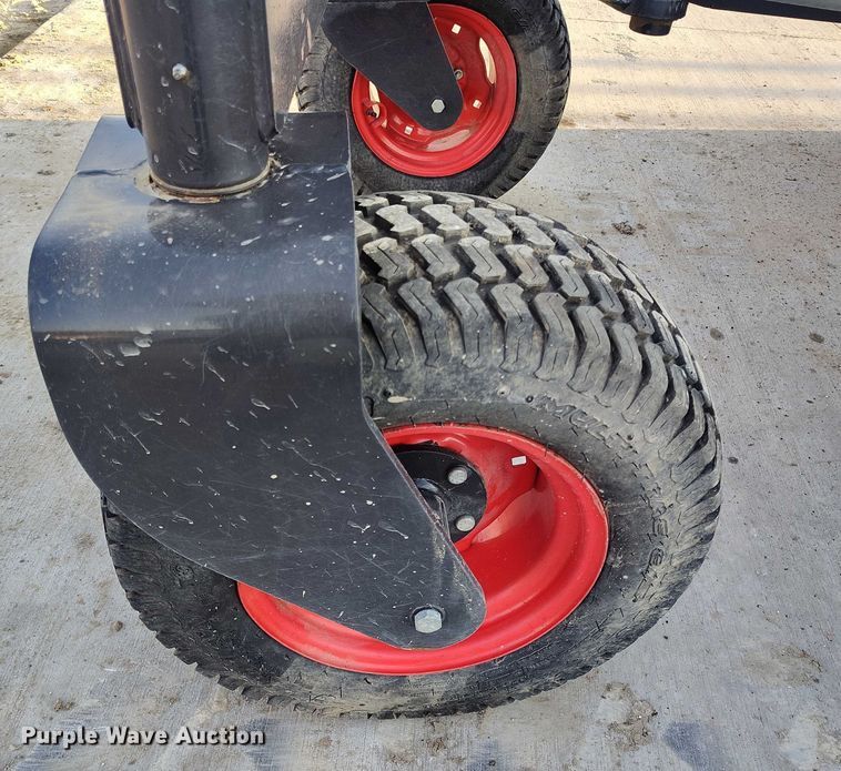 image for item IP9643 2023 Bobcat Grader 108 skid steer grader