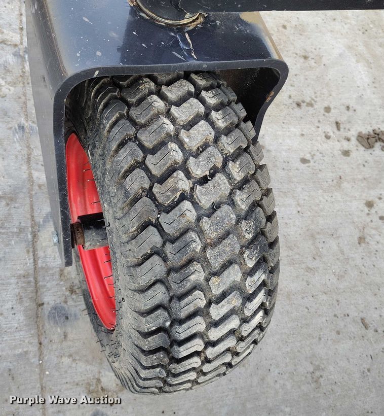 image for item IP9643 2023 Bobcat Grader 108 skid steer grader