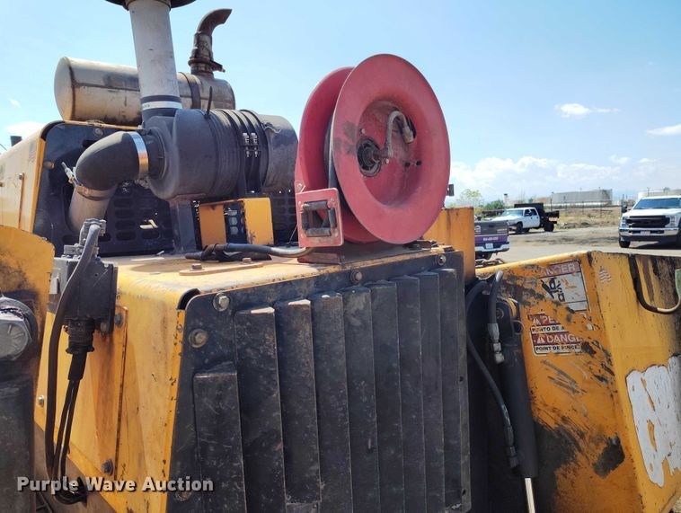 image for item IP9660 Lee-Boy 8515 paver