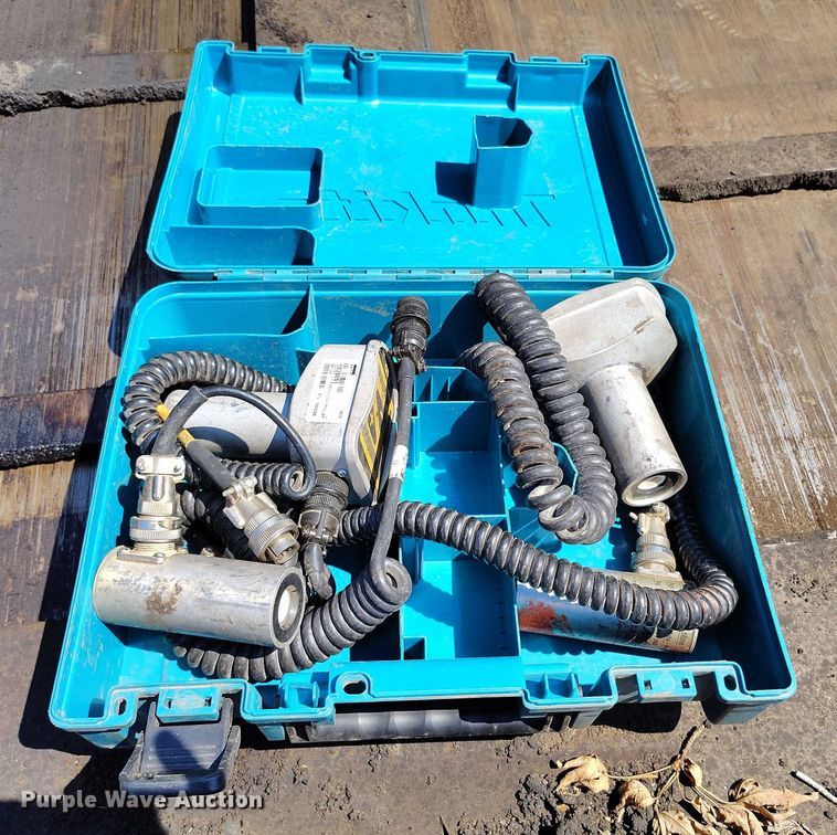 image for item IP9660 Lee-Boy 8515 paver