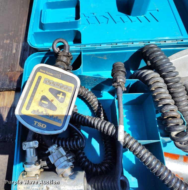 image for item IP9660 Lee-Boy 8515 paver