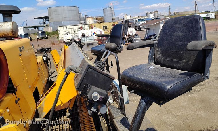 image for item IP9660 Lee-Boy 8515 paver