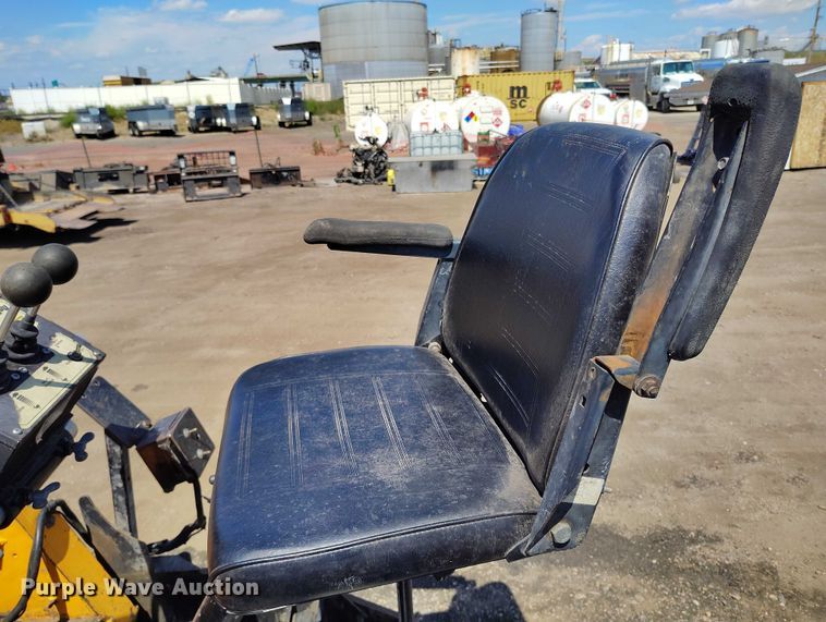 image for item IP9660 Lee-Boy 8515 paver