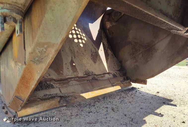 image for item IP9679 Clark 290M scraper