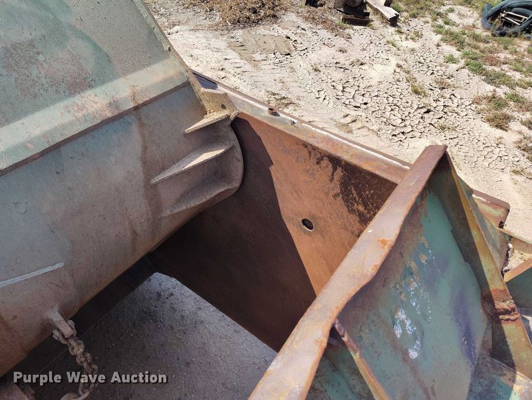 image for item IP9679 Clark 290M scraper