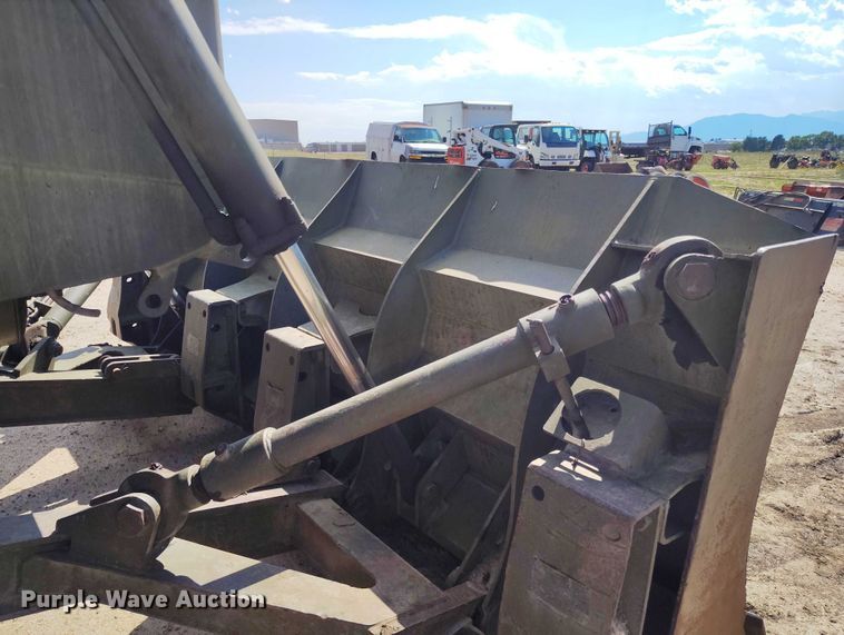 image for item IP9679 Clark 290M scraper