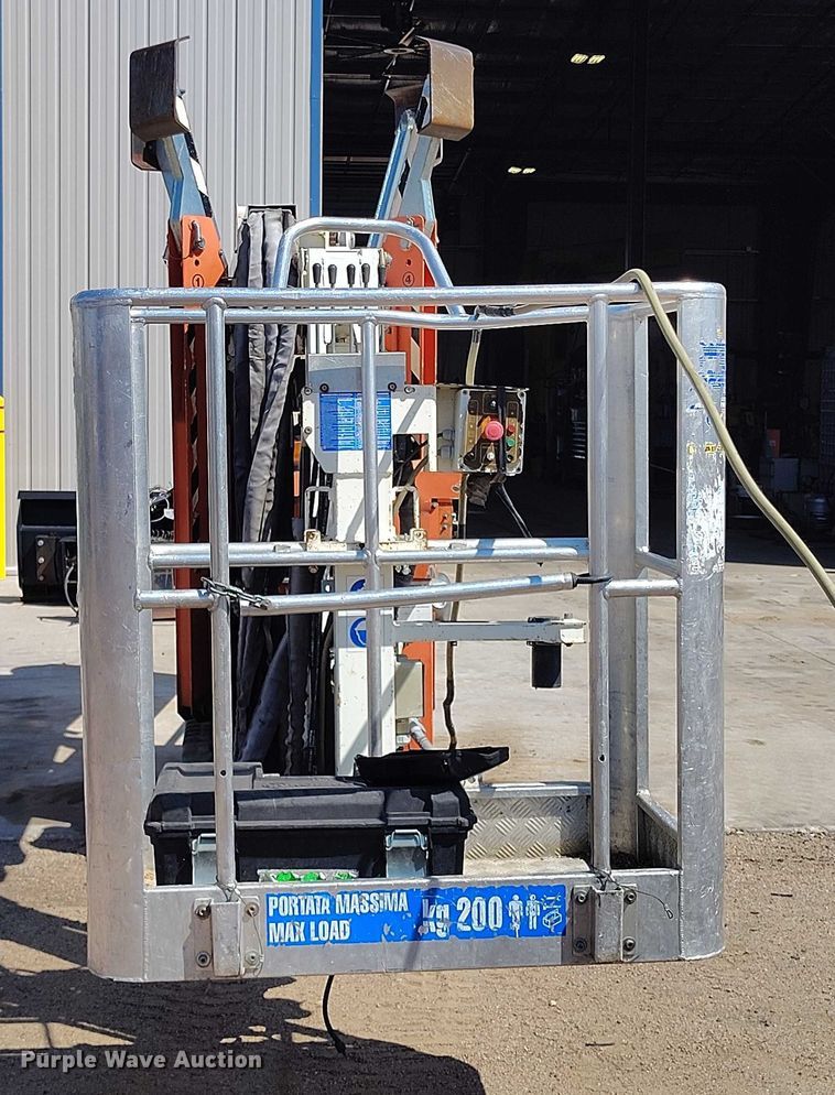 image for item IP9695 2013 Easy Lift R180 boom lift