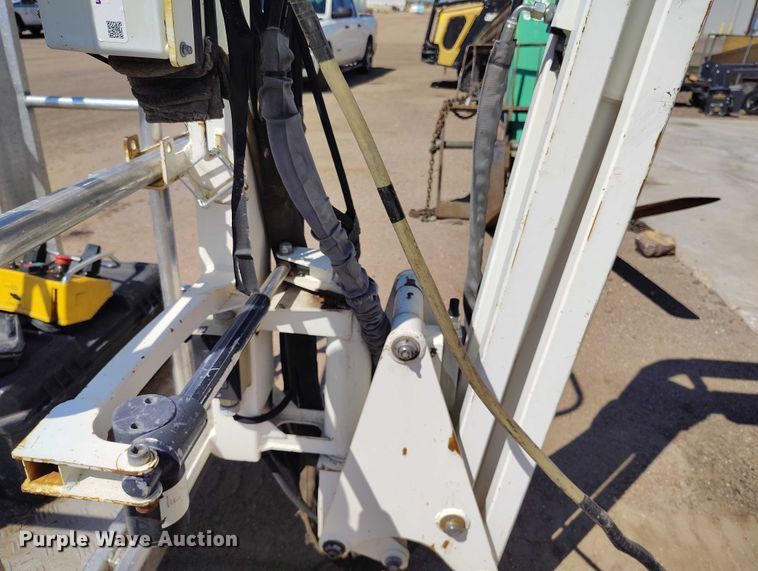 image for item IP9695 2013 Easy Lift R180 boom lift