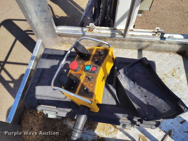 image for item IP9695 2013 Easy Lift R180 boom lift