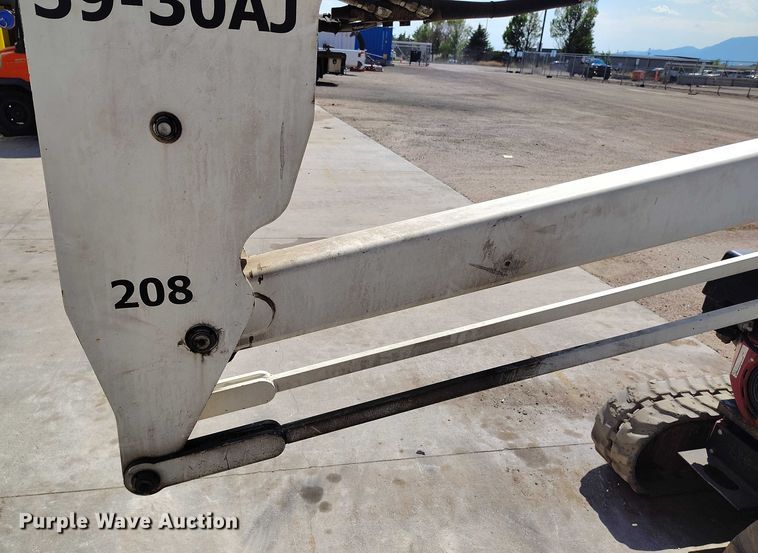 image for item IP9695 2013 Easy Lift R180 boom lift