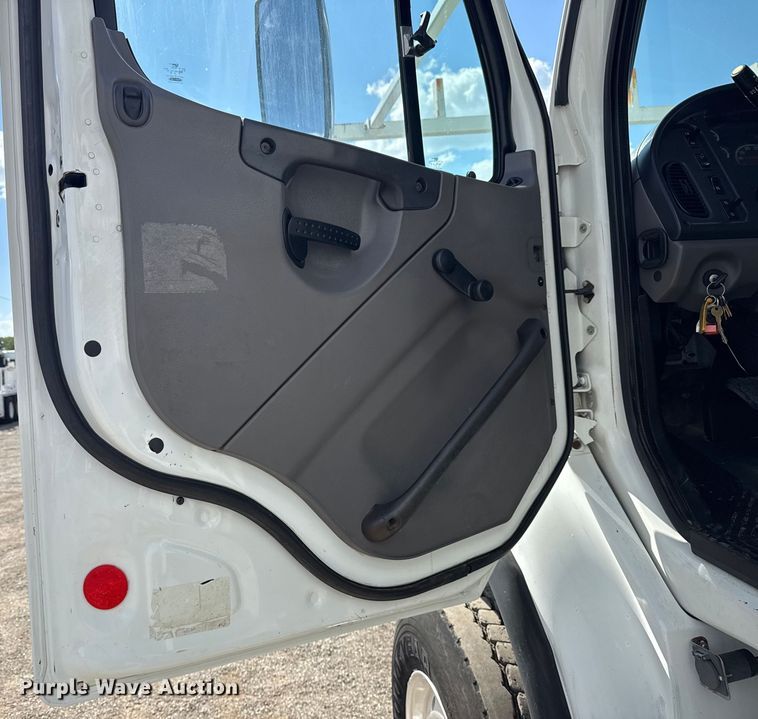 image for item NU9568 2010 Freightliner Business Class M2 grapple crane truck 