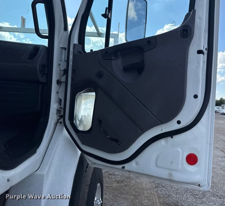 image for item NU9568 2010 Freightliner Business Class M2 grapple crane truck 