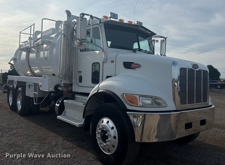 image for item NU9569 2012 Peterbilt 348 vacuum truck