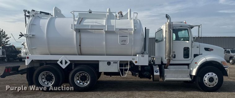 image for item NU9569 2012 Peterbilt 348 vacuum truck