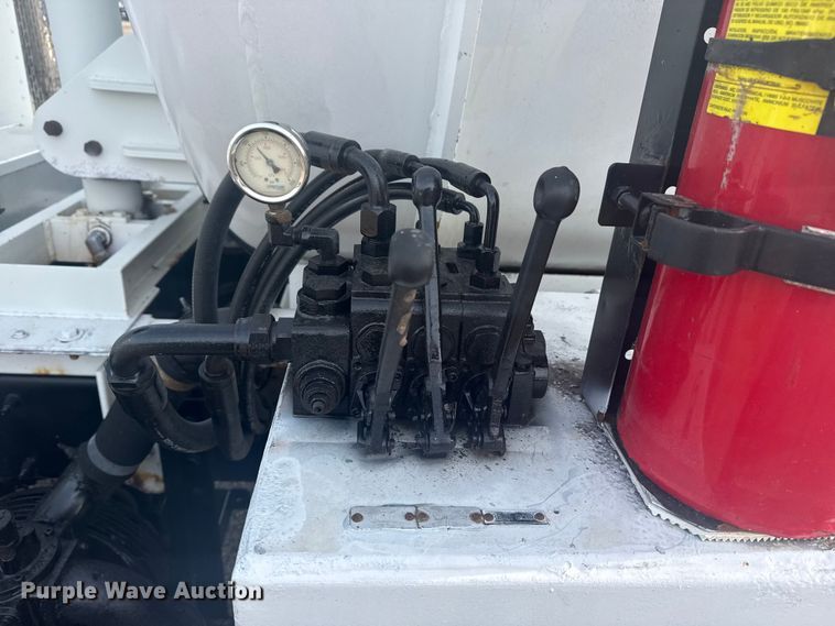 image for item NU9569 2012 Peterbilt 348 vacuum truck