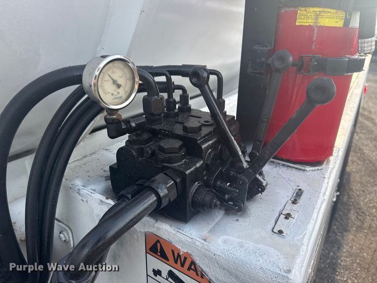 image for item NU9569 2012 Peterbilt 348 vacuum truck