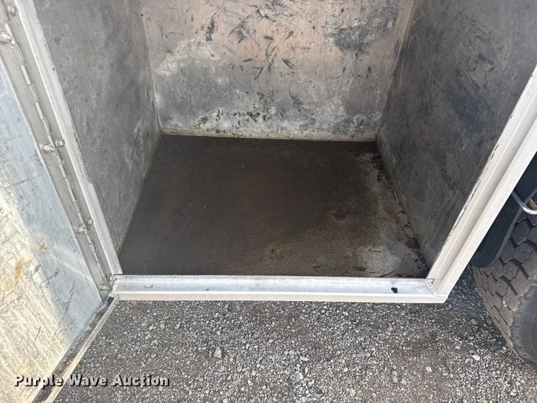 image for item NU9569 2012 Peterbilt 348 vacuum truck