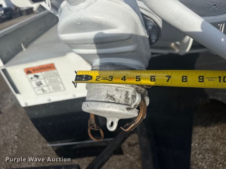 image for item NU9569 2012 Peterbilt 348 vacuum truck