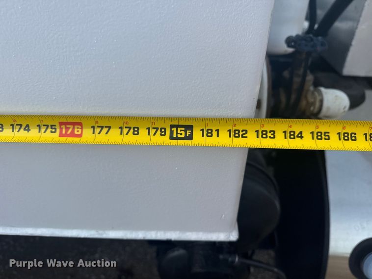 image for item NU9569 2012 Peterbilt 348 vacuum truck