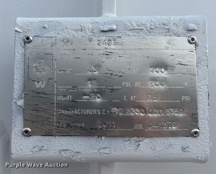 image for item NU9569 2012 Peterbilt 348 vacuum truck