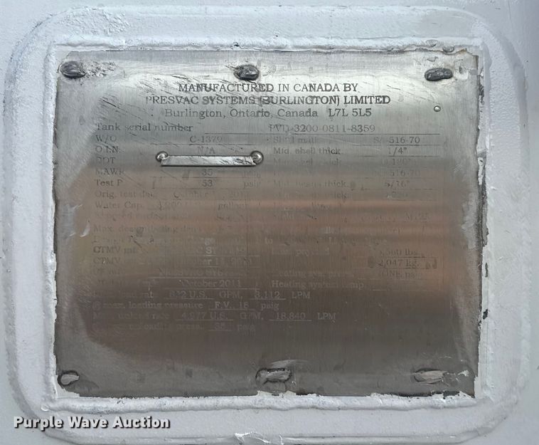 image for item NU9569 2012 Peterbilt 348 vacuum truck