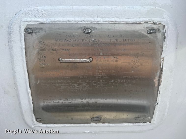 image for item NU9569 2012 Peterbilt 348 vacuum truck