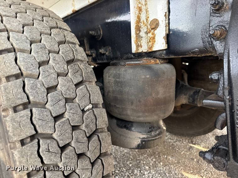 image for item NU9569 2012 Peterbilt 348 vacuum truck