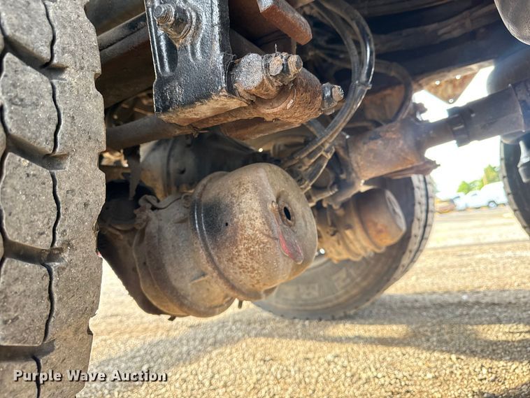 image for item NU9569 2012 Peterbilt 348 vacuum truck