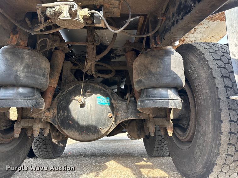 image for item NU9569 2012 Peterbilt 348 vacuum truck