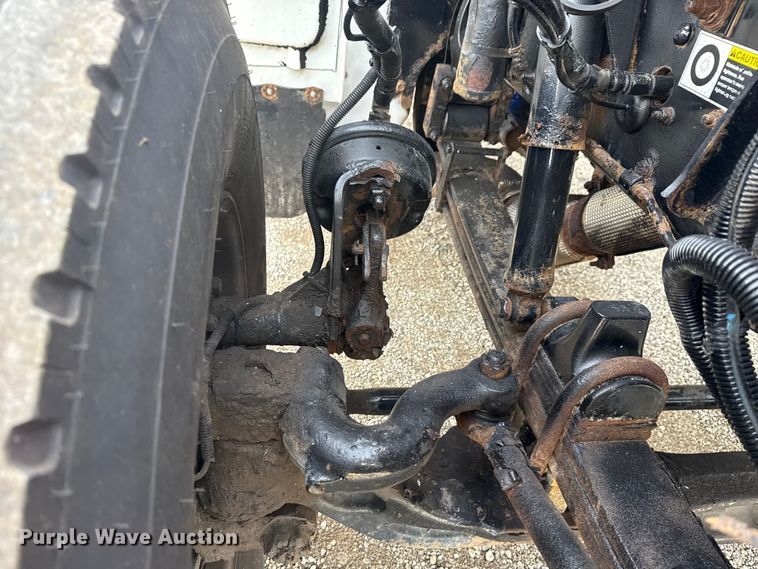 image for item NU9569 2012 Peterbilt 348 vacuum truck