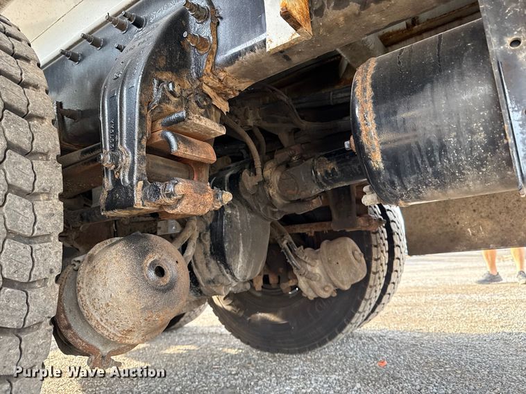 image for item NU9569 2012 Peterbilt 348 vacuum truck