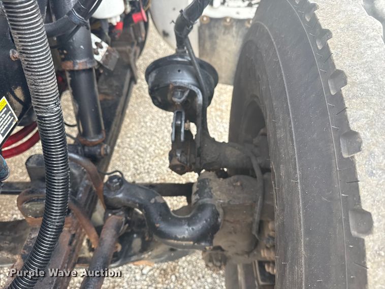 image for item NU9569 2012 Peterbilt 348 vacuum truck