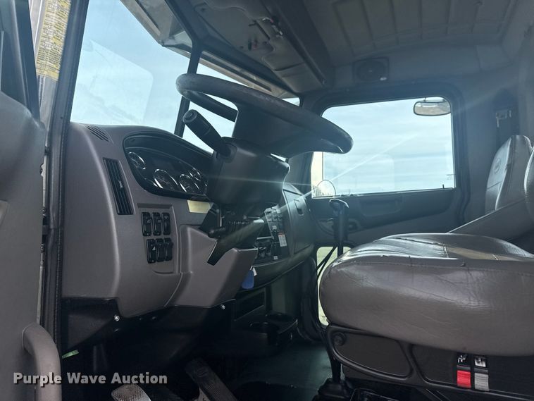 image for item NU9569 2012 Peterbilt 348 vacuum truck