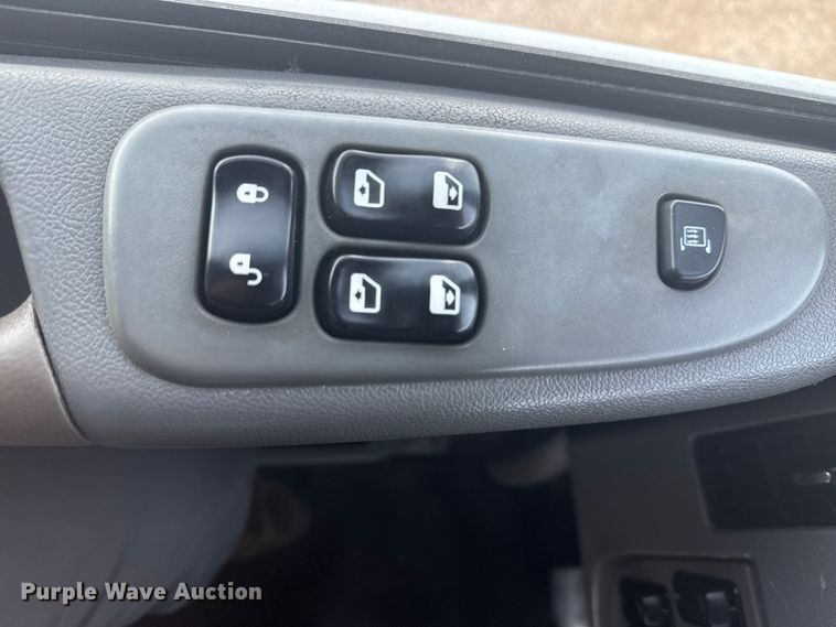 image for item NU9569 2012 Peterbilt 348 vacuum truck