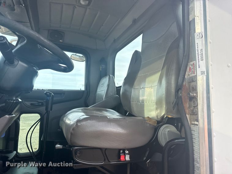 image for item NU9569 2012 Peterbilt 348 vacuum truck