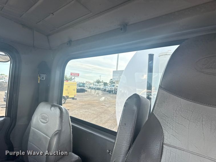 image for item NU9569 2012 Peterbilt 348 vacuum truck